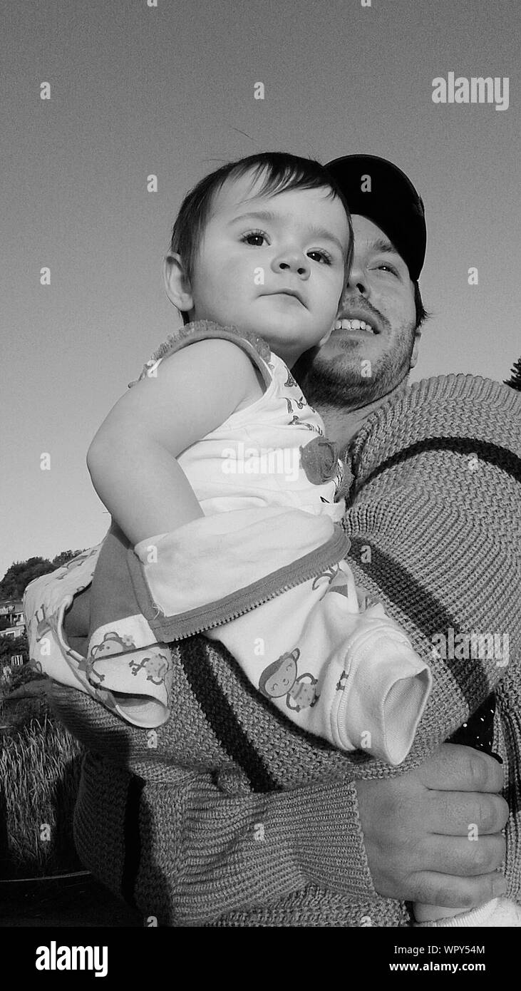Father Holding Baby Up Sky Fotografias E Imagenes De Alta Resolucion Alamy