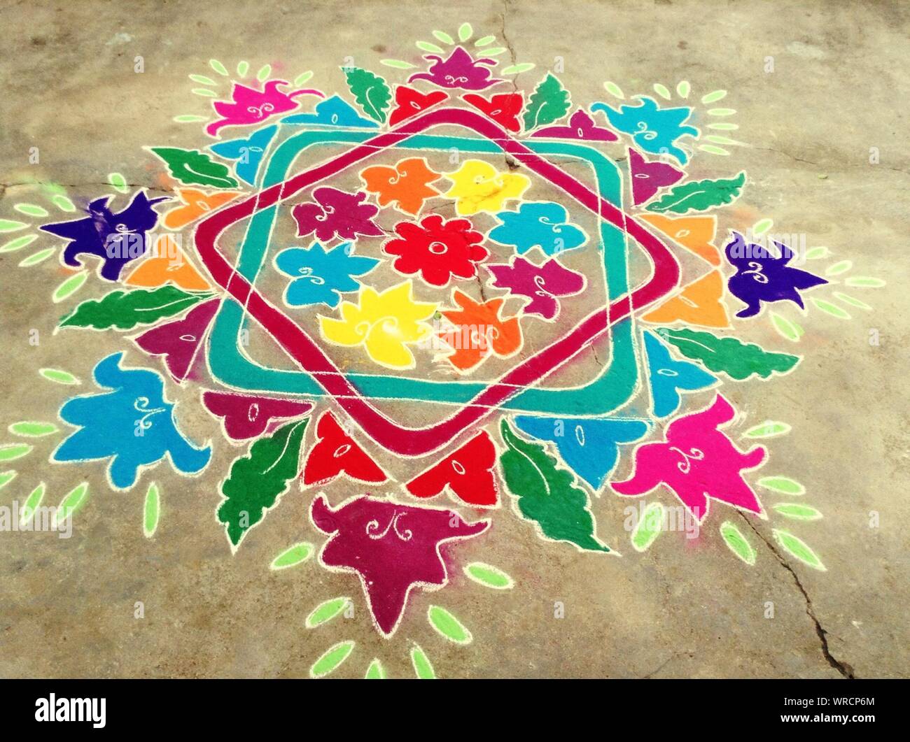 Rangoli colorido Festival Tradicional Foto de stock