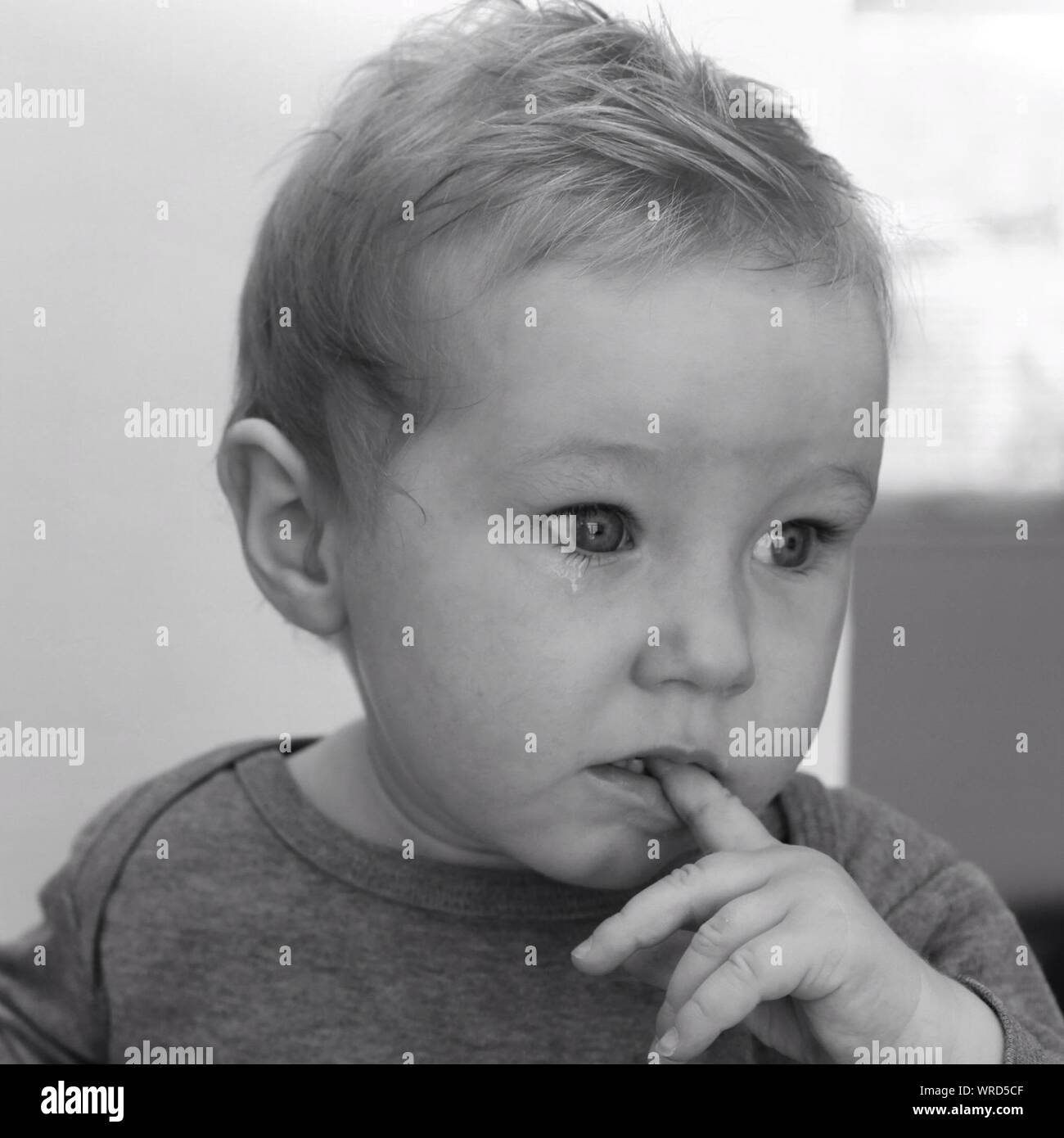 Bebe Triste Fotos E Imagenes De Stock Alamy