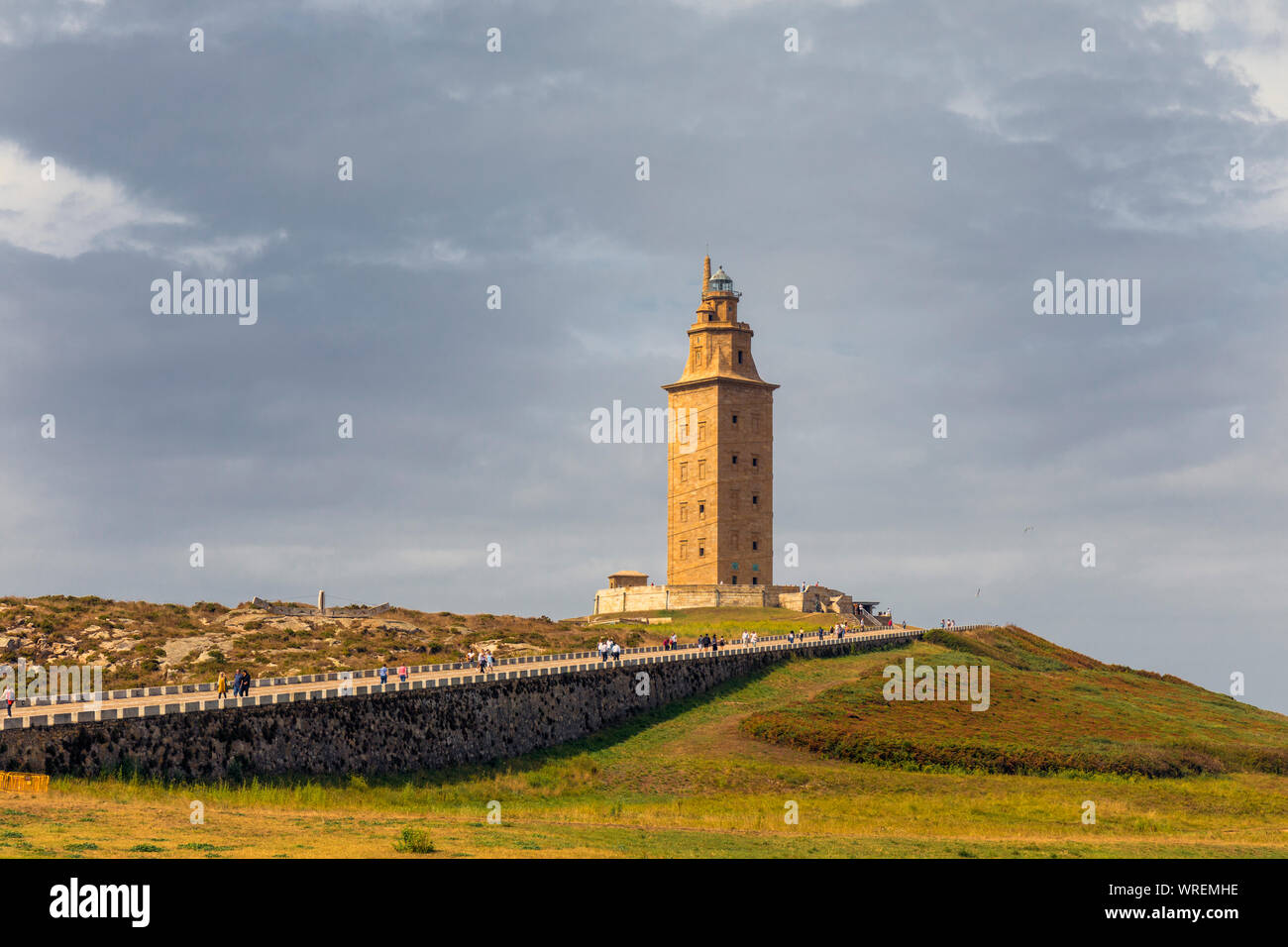 Torre de Hércules, La Coruña, provincia de A Coruña, Galicia, España. La Torre de Hércules, Patrimonio de la Humanidad por la UNESCO, fue originalmente construido por los romanos Foto de stock
