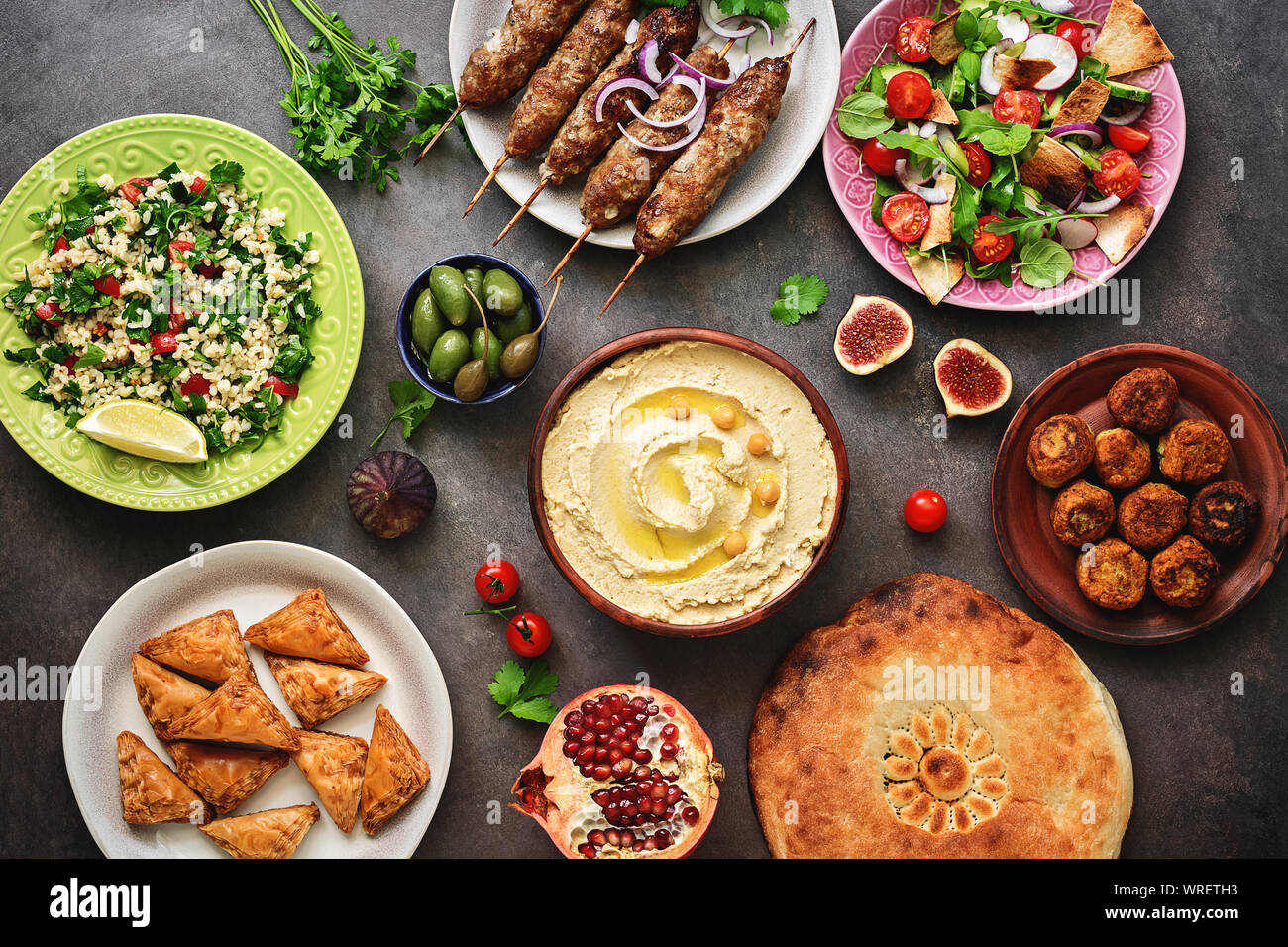 Mesa de comida árabe fotografías e imágenes de alta resolución - Alamy
