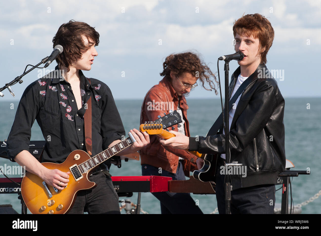 Rock Band Folkestone Pier Foto de stock