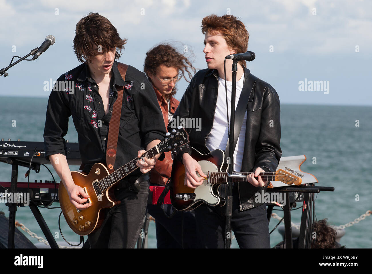 Rock Band Folkestone Pier Foto de stock