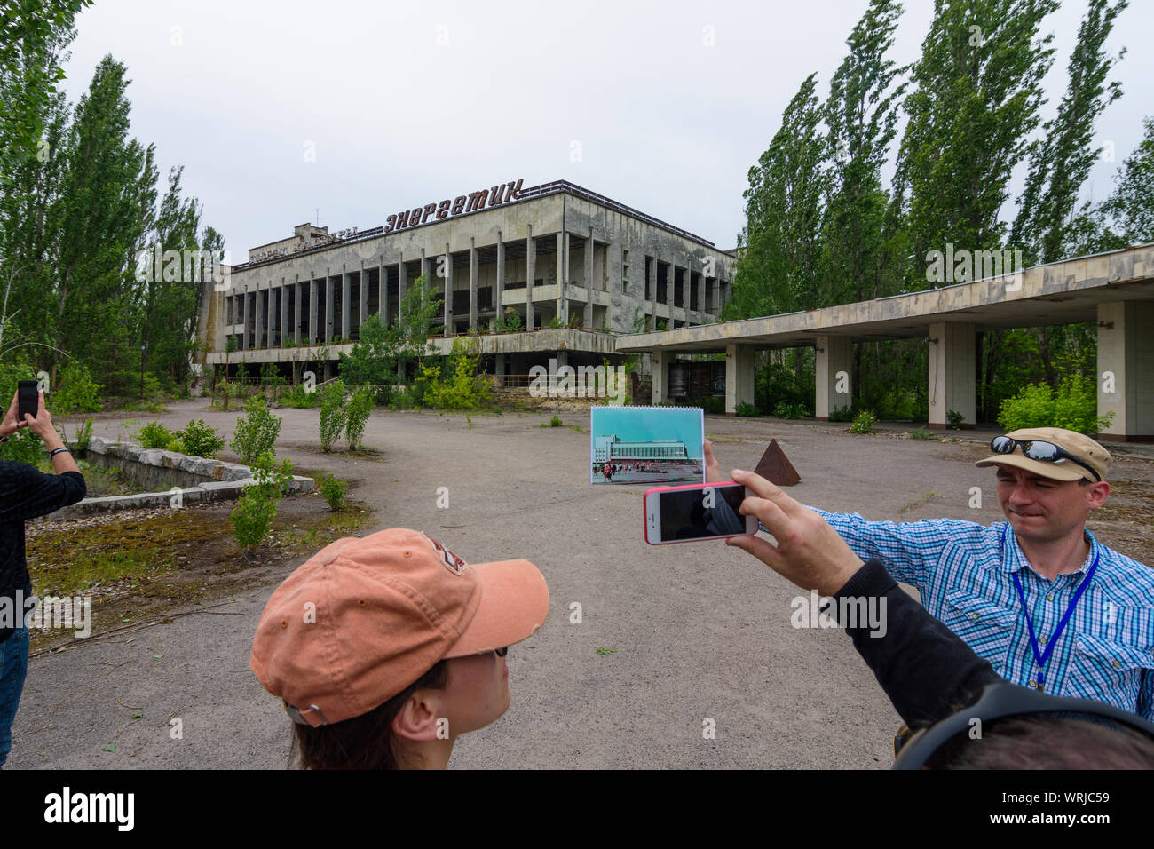 Pripyat (Prypiat): abandonó el Palacio de la cultura Energetik, guía muestra imagen de aspecto original en Chernobyl (zona de exclusión de Chernobyl), Kiev Oblast, UKR Foto de stock