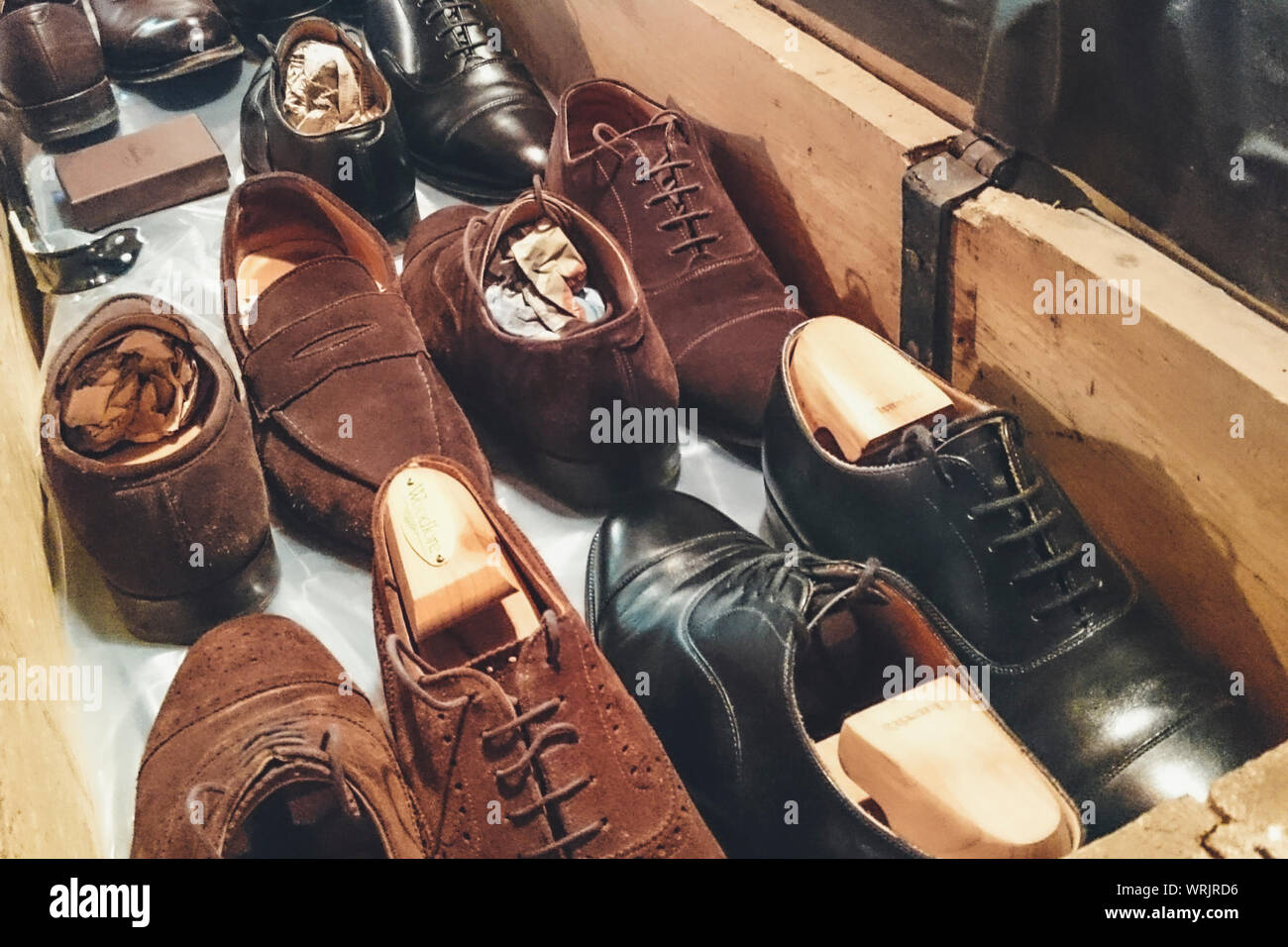 Cajón de los zapatos fotografías e imágenes de alta resolución - Alamy