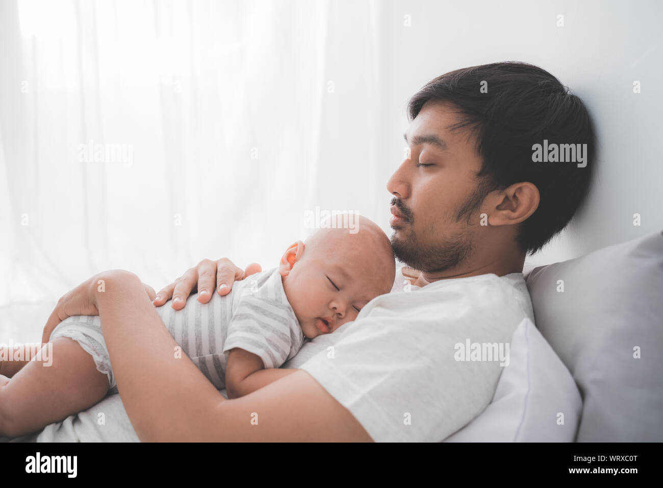 Papa Del Bebe Fotos E Imagenes De Stock Alamy Papa Del Bebe Fotos E Imagenes De Stock Alamy