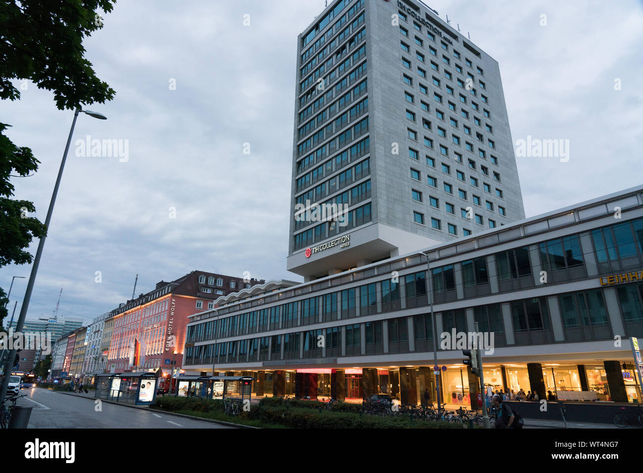 Temprano En La Manana La Estacion Central De Munich Munchen Hauptbahnhof Fotografia De Stock Alamy