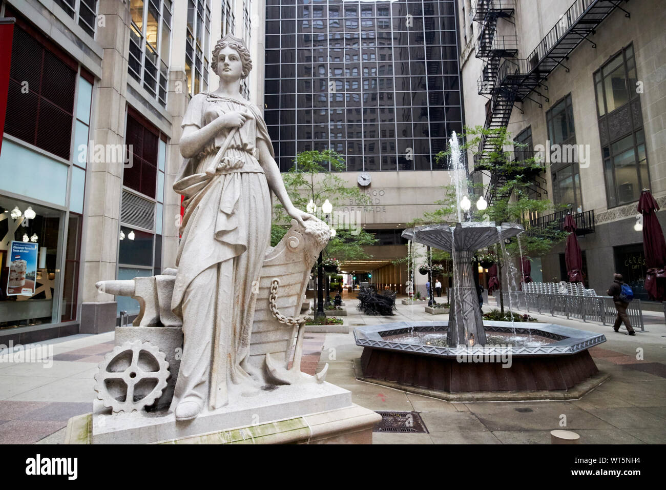 Escultura de la industria fuera de la Chicago Board of Trade edificio de Chicago, Illinois, EE.UU. Foto de stock