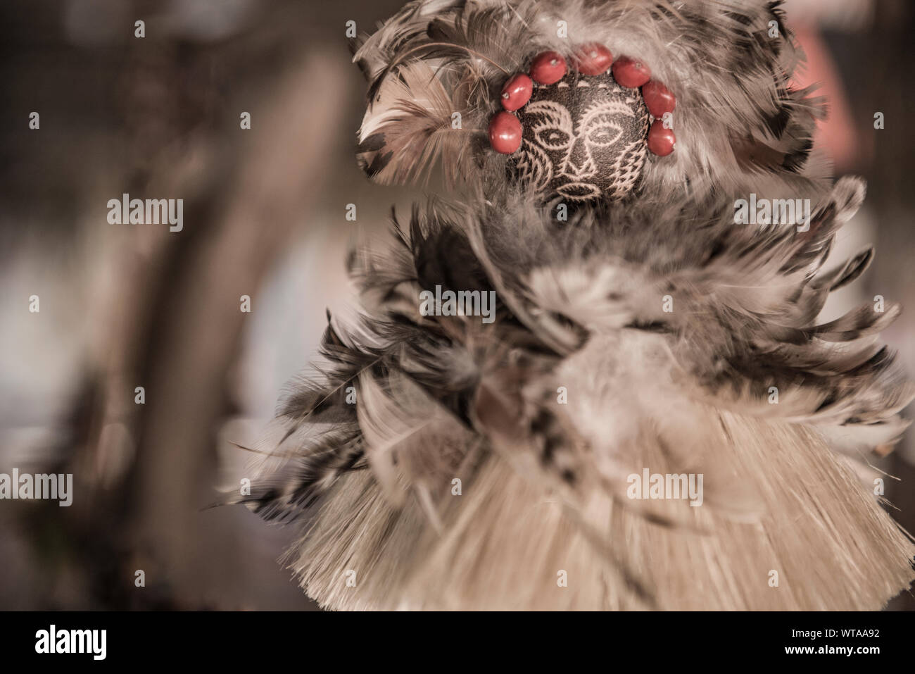 Muñeca de plumas fotografías e imágenes de alta resolución - Alamy