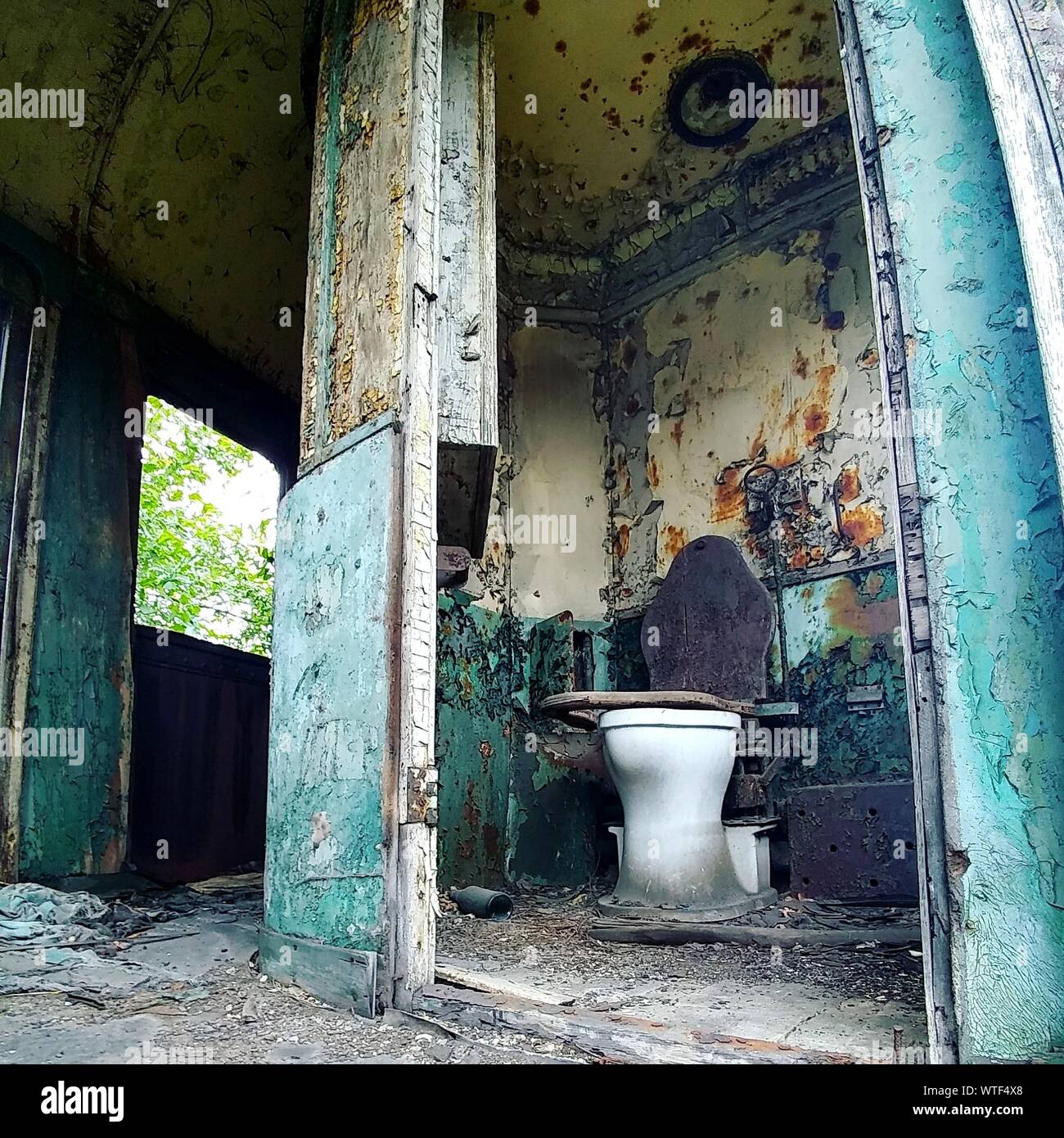 Baño en edificio Fotografía de stock - Alamy