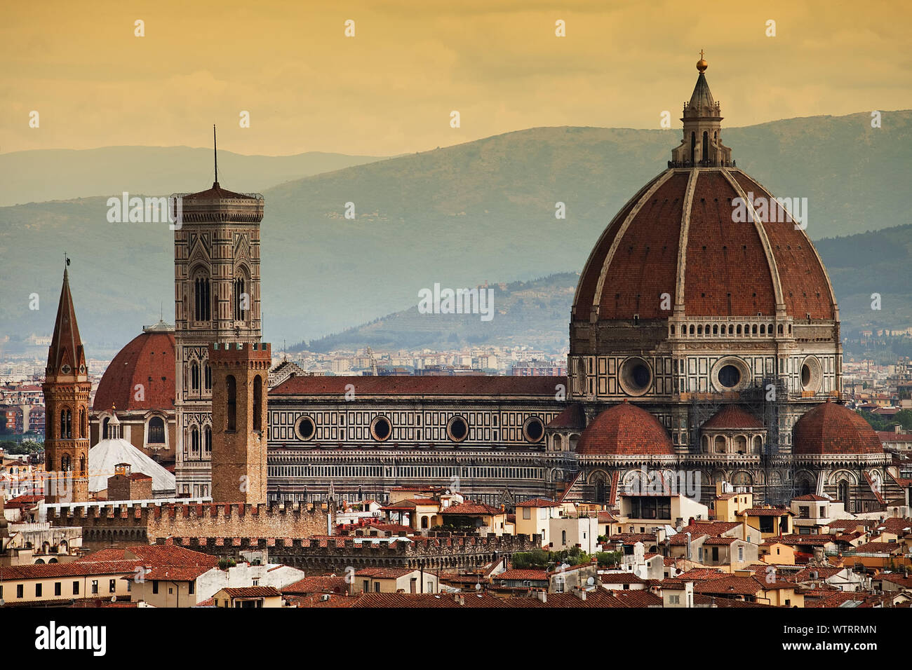 Vista lateral de la famosa Catedral de Florencia. Foto de stock