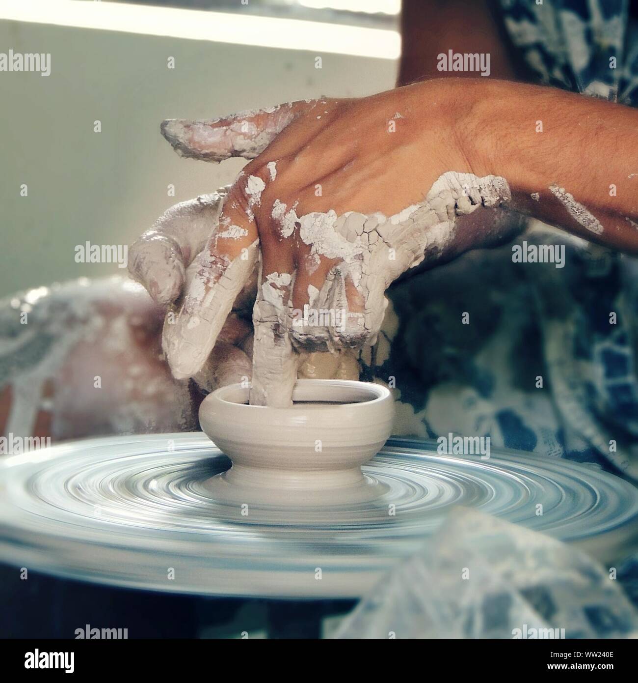Moldeo a mano fotografías e imágenes de alta resolución Alamy