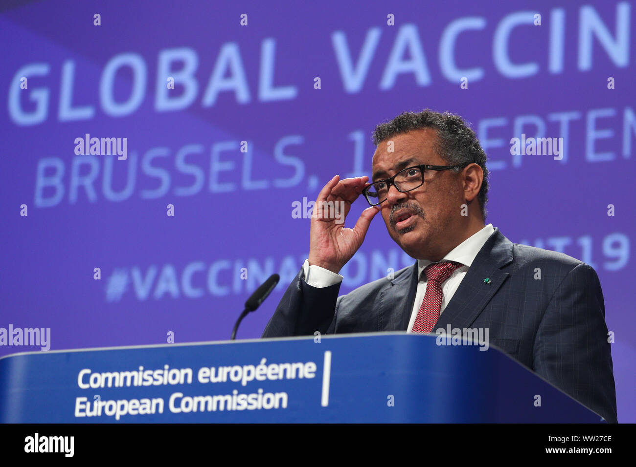 (190912) - Bruselas, 12 de septiembre, 2019 (Xinhua) -- El Director General de la Organización Mundial de la Salud (OMS) Tedros Adhanom Ghebreyesus, habla durante una conferencia de prensa en ocasión de la Cumbre Mundial de Vacunación en Bruselas, Bélgica, 12 de septiembre, 2019. (Xinhua/Zheng Huansong) Foto de stock