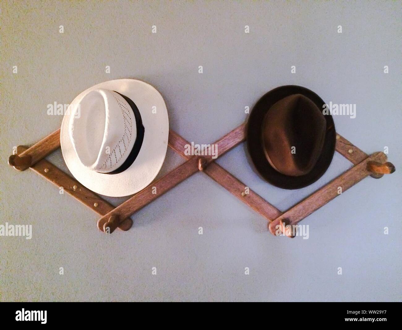 Montado En Madera Imagenes De Stock Montado En Madera Fotos De