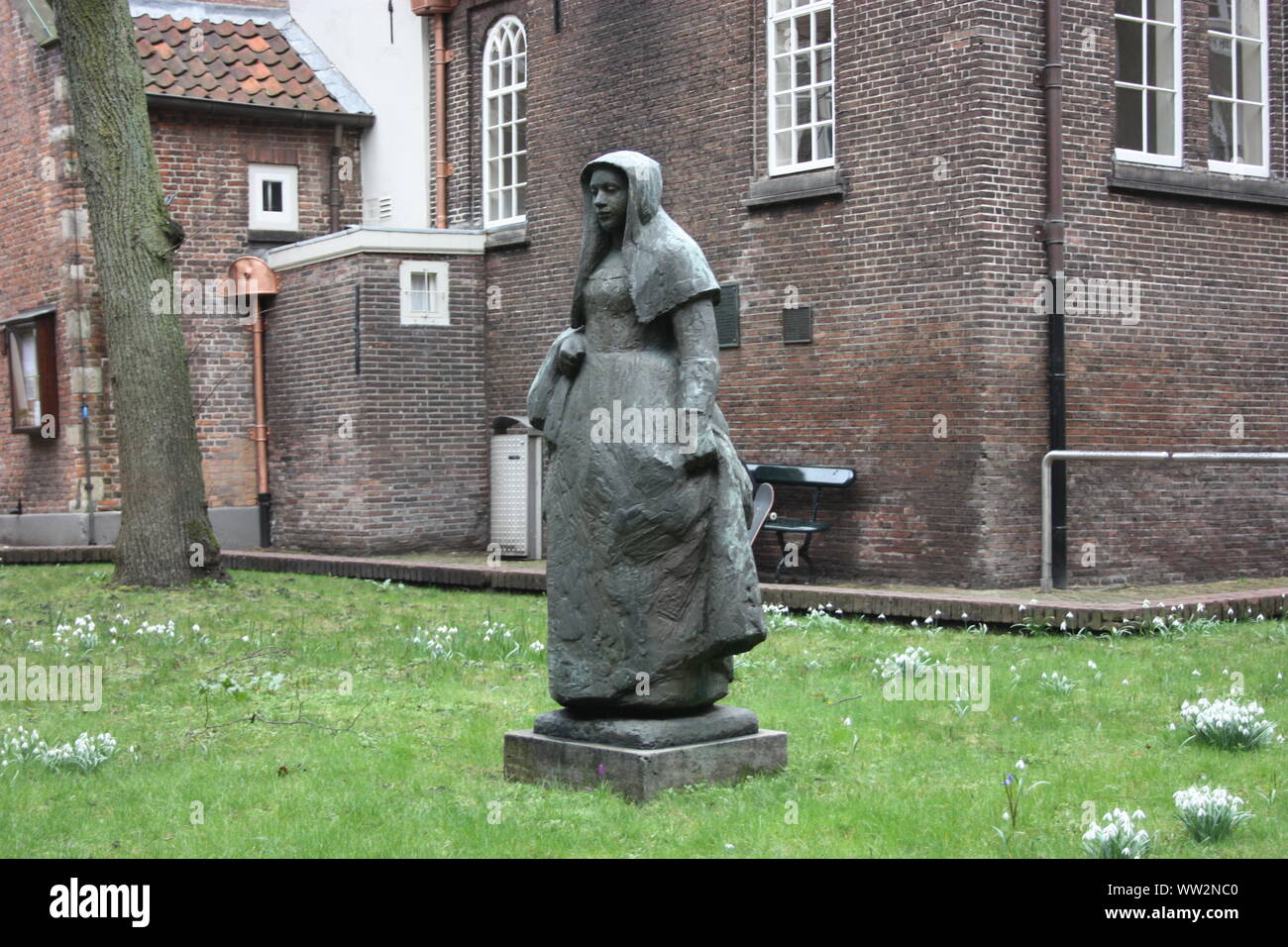 La cuarta parte de las beguinas de Amstedam. Beaterio en el jardín secreto  de las beguinas en Amsterdam en un día nublado de invierno Fotografía de  stock - Alamy