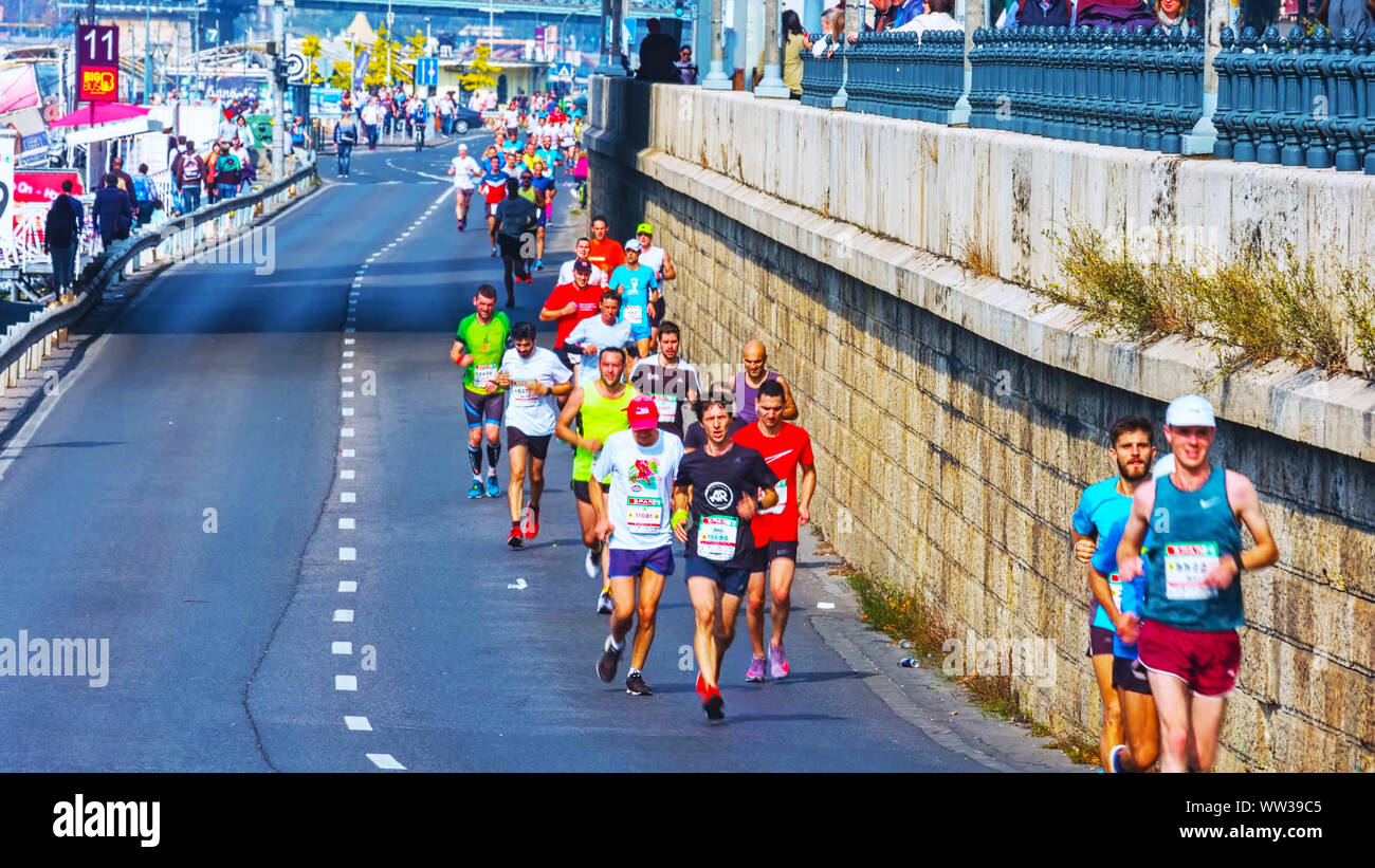 Budapest, Hungría ,(15 mai, 2019) , maratón y medio maratón en el mayor  evento de ejecución de relé de Europa Central y Oriental en una ciudad raza  ,Top European D Fotografía de stock - Alamy