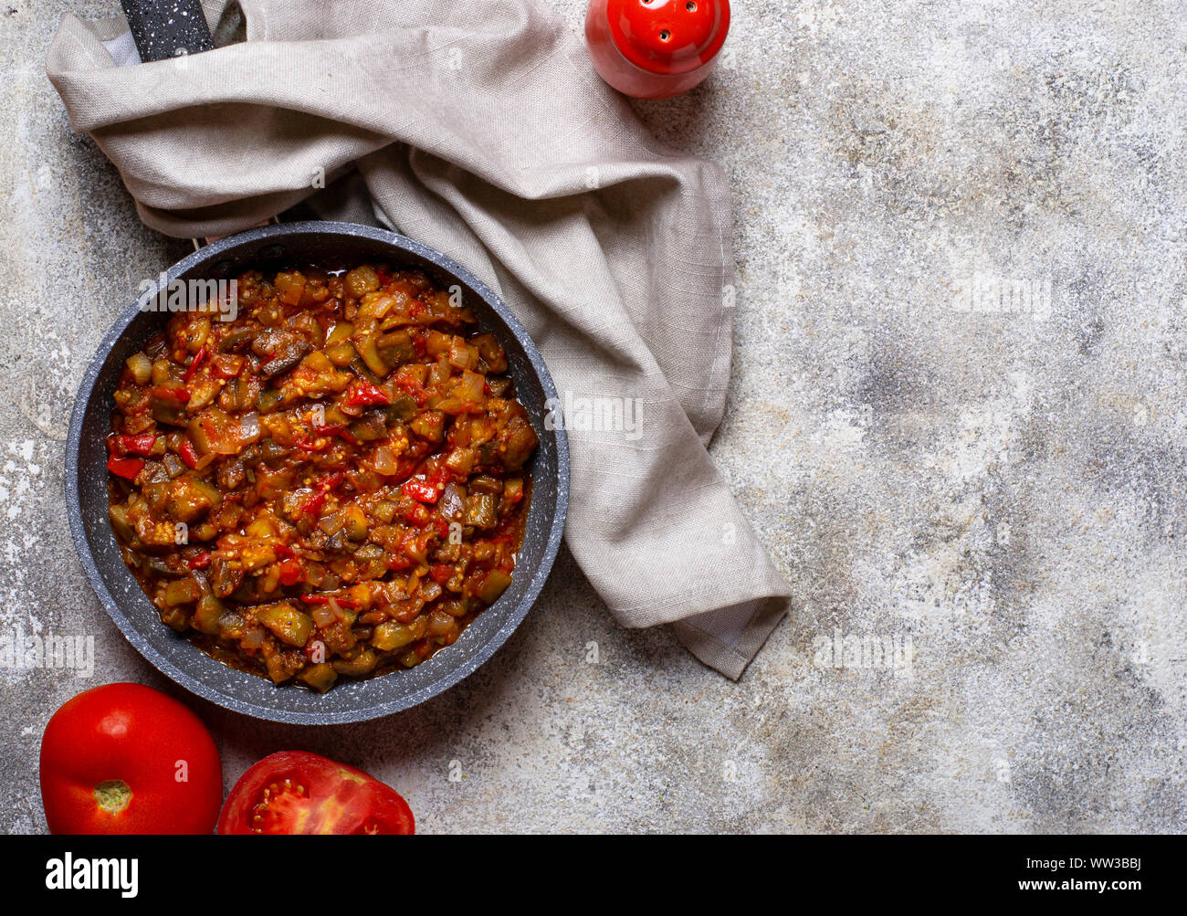 Berenjena guisada fotografías e imágenes de alta resolución - Alamy