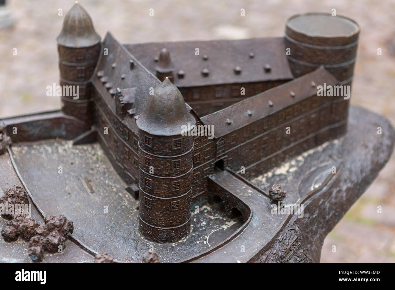 Moldeados de bronce maqueta modelo de forma triangular y el museo castillo  Wewelsburg Fotografía de stock - Alamy