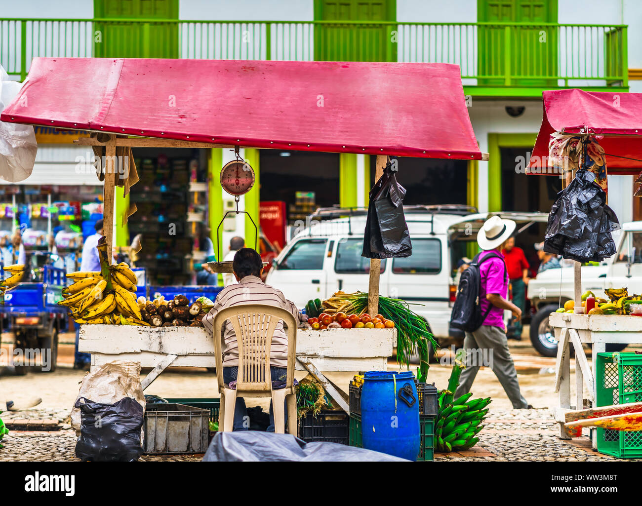 Ver el comerciante del mercado de venta de alimentos en la aldea Jerico de Colombia Foto de stock