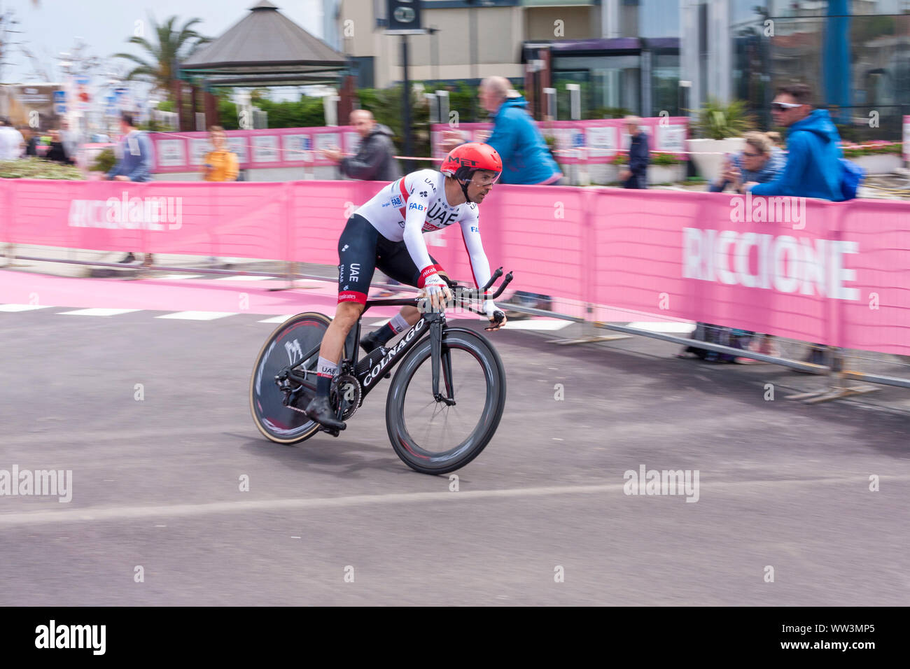 Marco Marcato (Ita) del equipo de EAU Emiratos cabalga el tiempo de prueba individual, etapa 9, Giro d'Italia 2019, Riccione, Italia Foto de stock