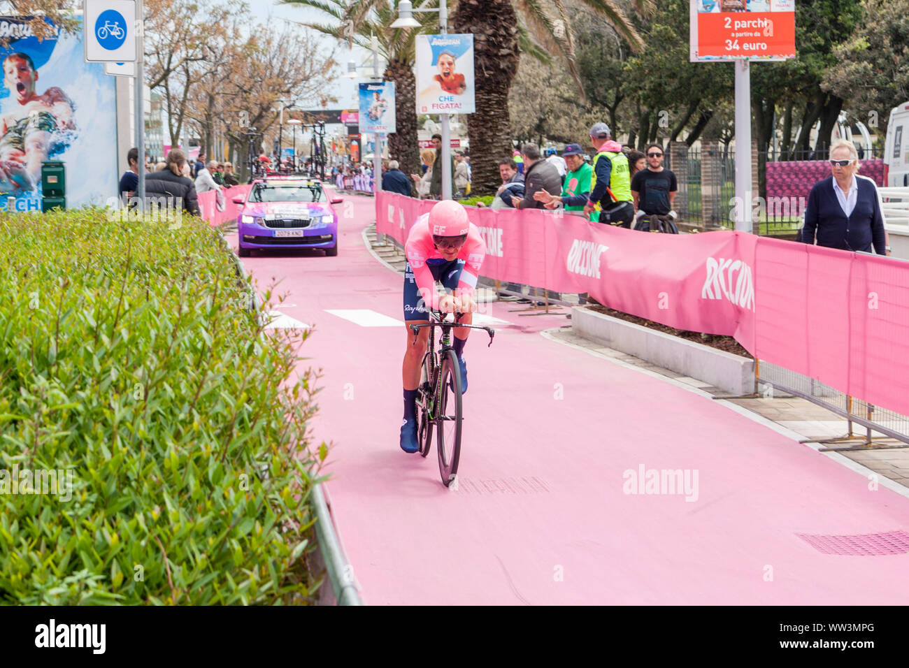 Nathan Brown (USA) de EF Educación primero cabalga el tiempo de prueba individual, etapa 9, Giro d'Italia 2019, Riccione, Italia Foto de stock
