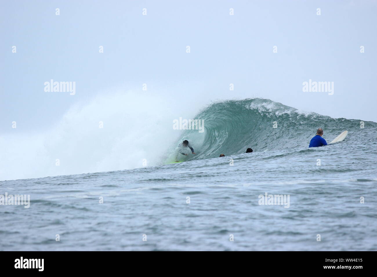 Free surf en Kuta Bali reef Foto de stock