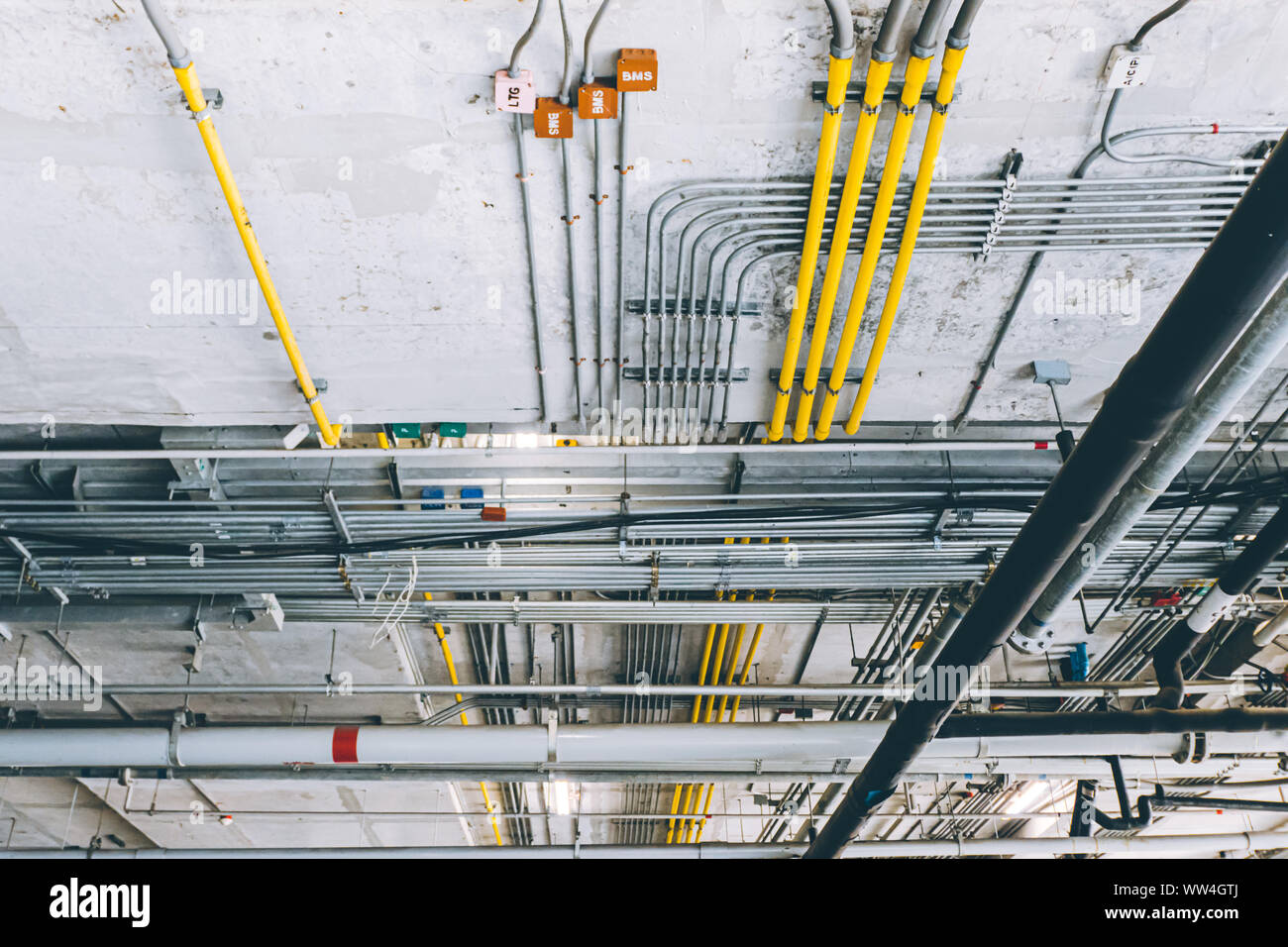 Tubo del cable techo buena gestión en la construcción de la red de agua y  electricidad del tubo de canalización Fotografía de stock - Alamy