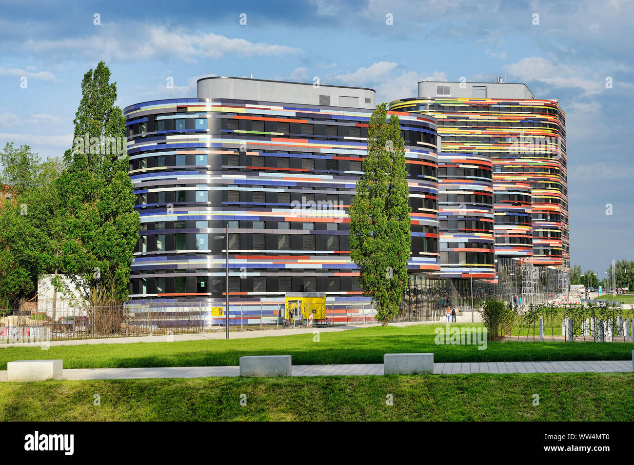 Nuevo edificio de la autoridad para el desarrollo urbano y el medio ambiente en Wilhelmsburg, Hamburgo, Alemania, Europa Foto de stock