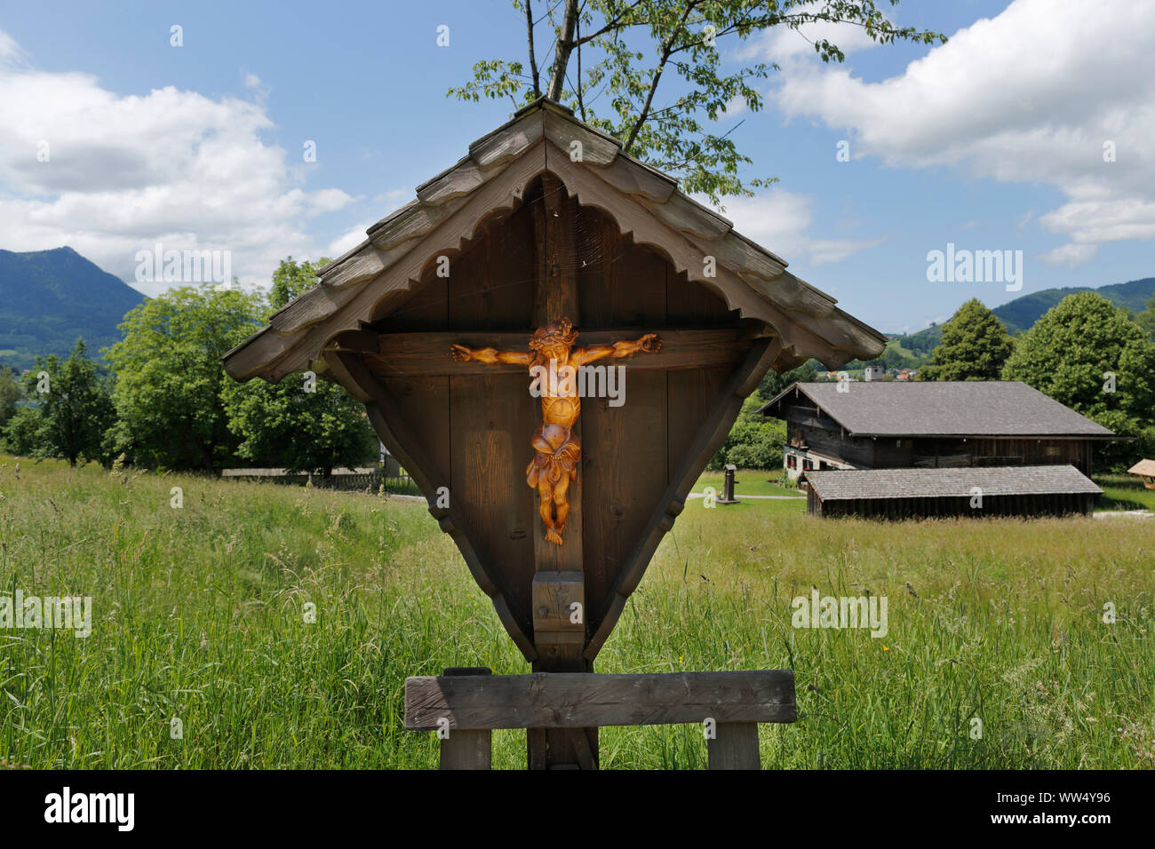 Wayside cruz, museo de agricultores Mondseeland, Mondsee, Salzkammergut, Upper Austria, Austria Foto de stock