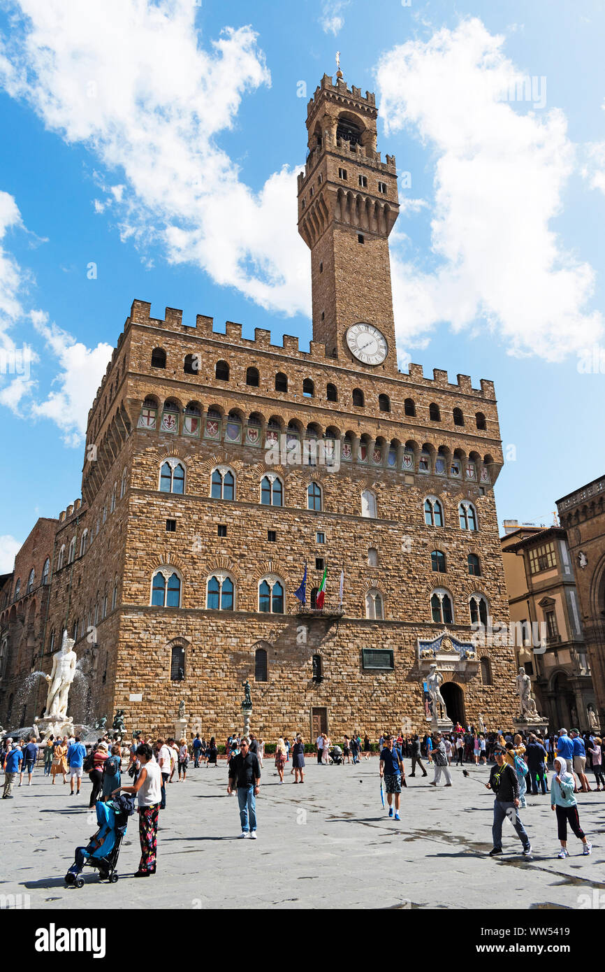 El Palazzo Vecchio, en la Piazza della Signoria de Florencia, Toscana, Italia Foto de stock