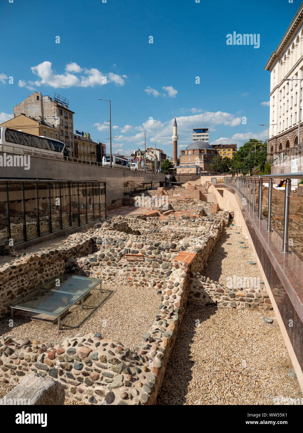 Los restos arqueológicos de la antigua ciudad romana de Serdica, Sofía, Bulgaria Foto de stock
