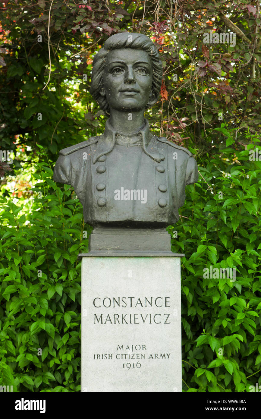 Busto de Constance Markievicz en St Stephen's Green Park, Dublín, Irlanda Foto de stock