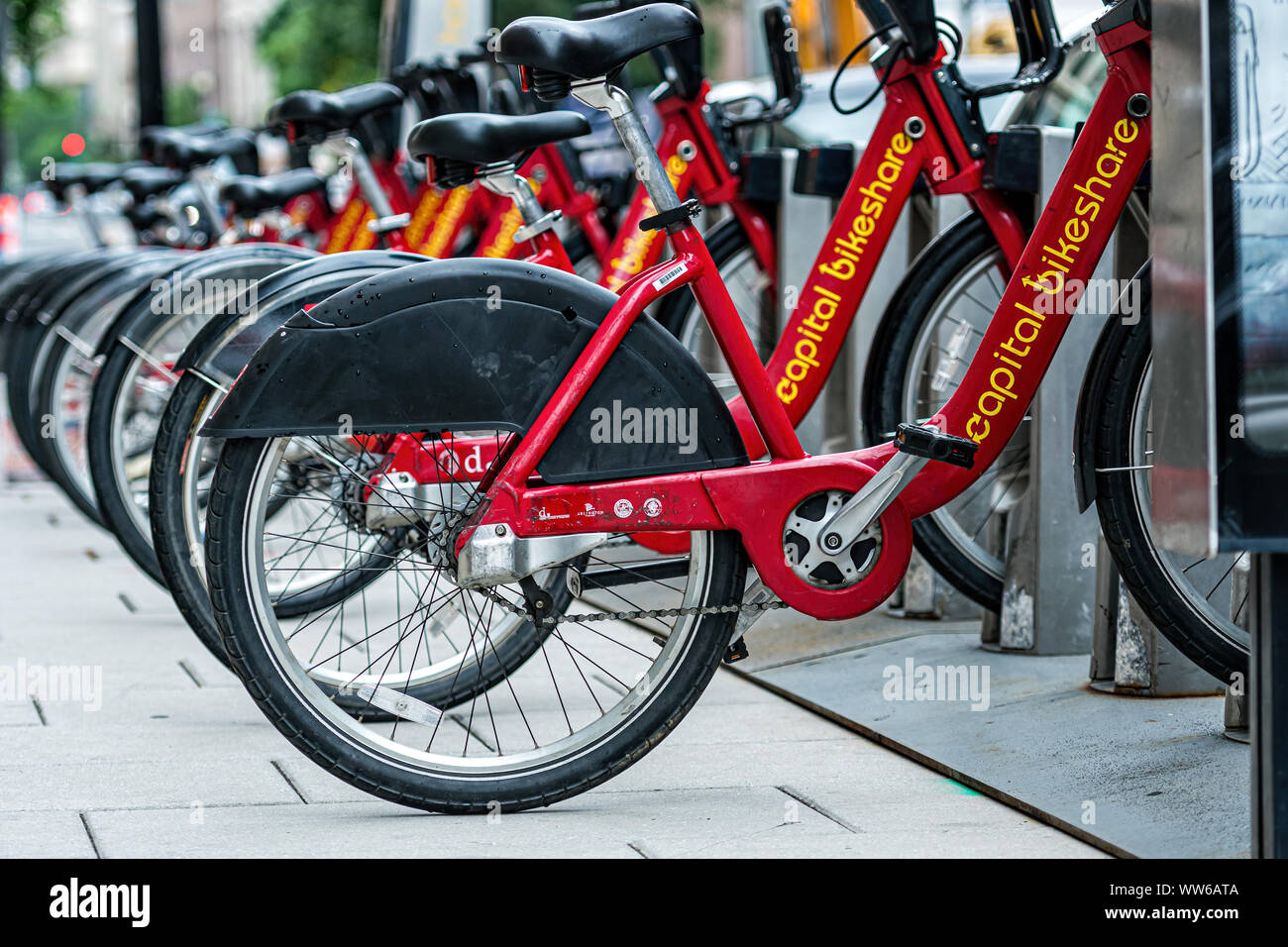 Compartir la carretera con bicicletas fotografías e imágenes de alta  resolución - Página 5 - Alamy