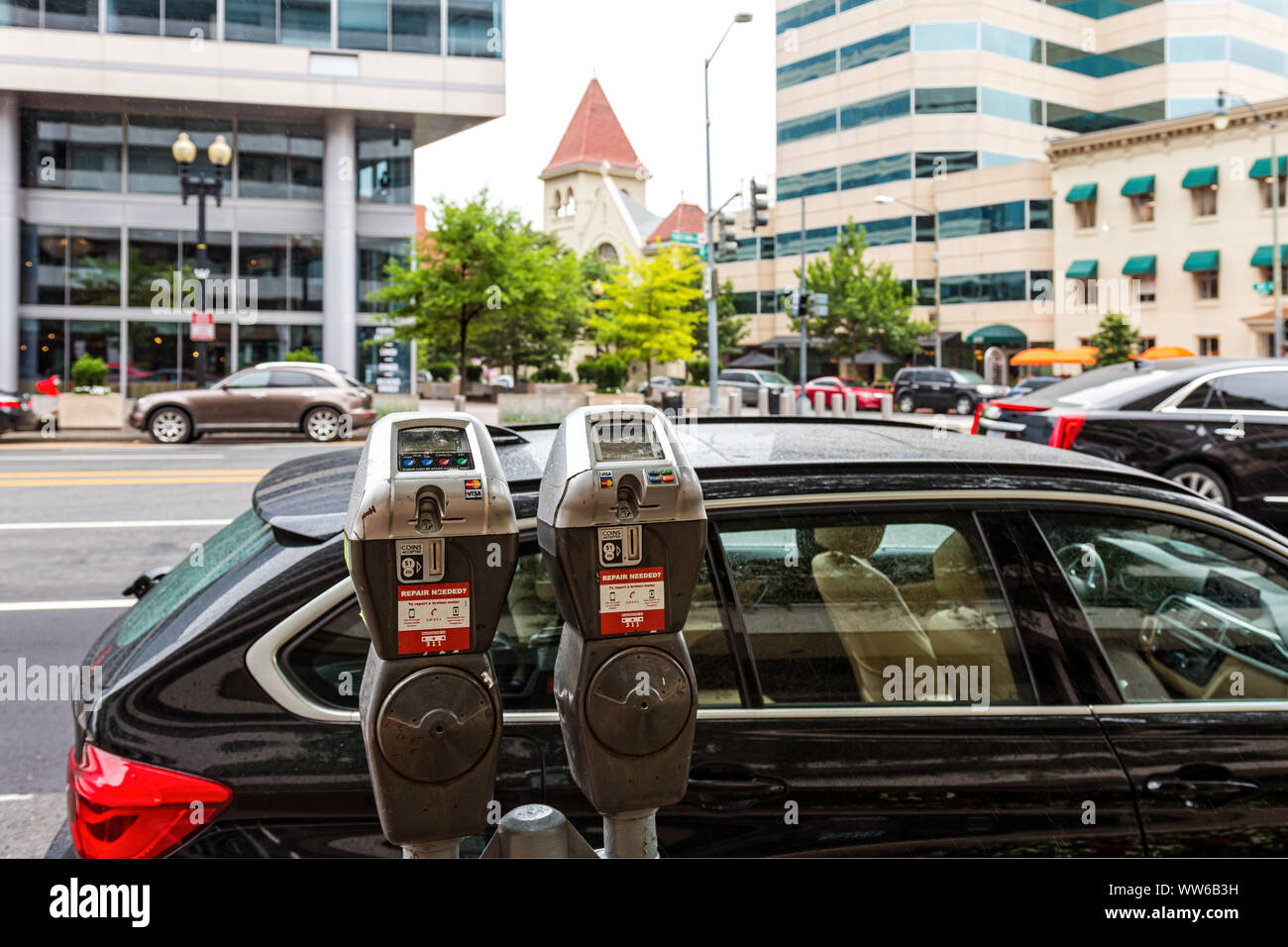 Washington, DC, Estados Unidos de América - Junio 9, 2019: los parquímetros en el lado de la calle. Foto de stock