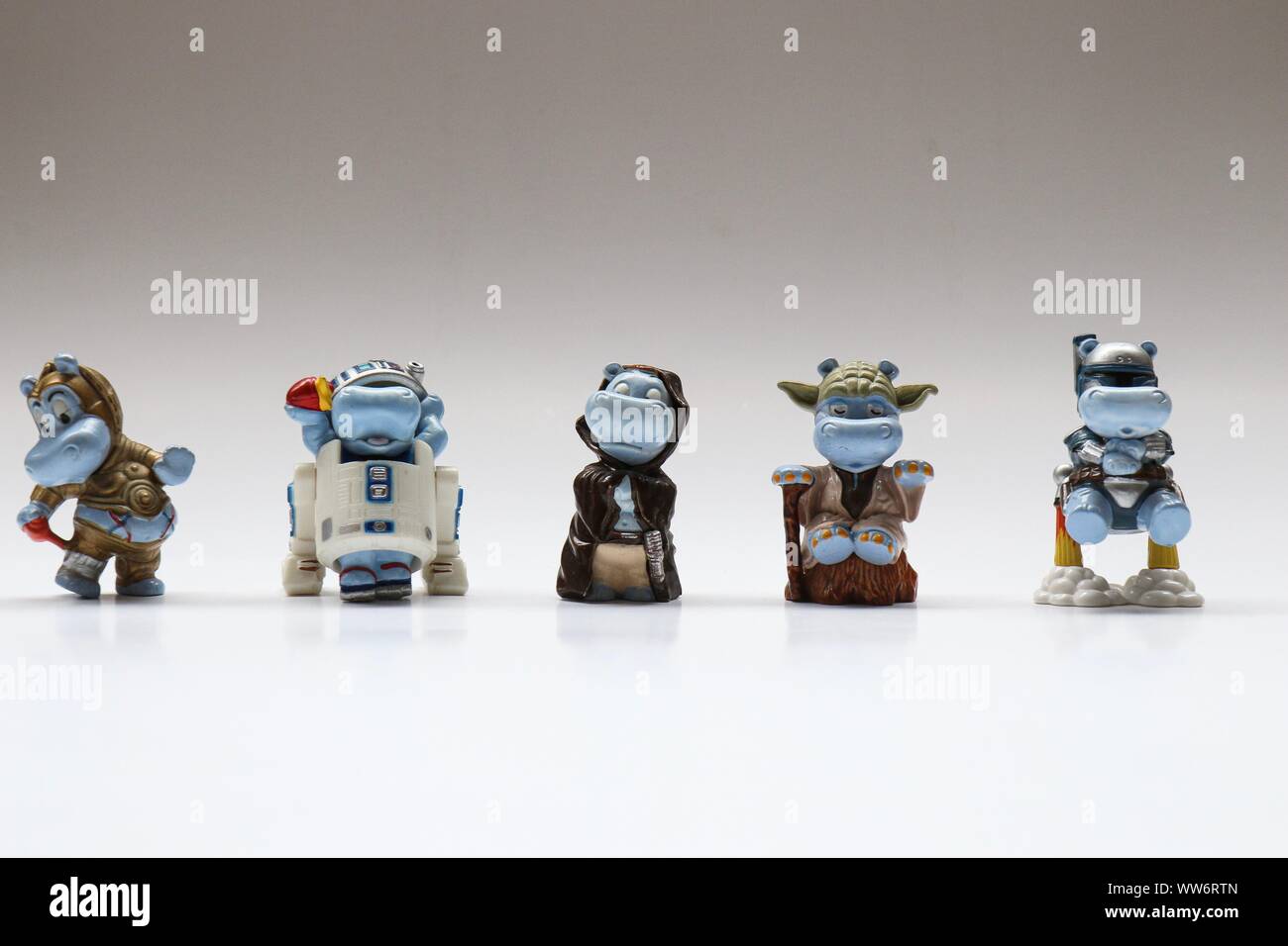 Berlín, 27 de agosto de 2019: Vintage Star Wars figuras de juguete del kinder sorpresa Happy Hippo colección. Fue estrenada en Alemania en 2002, el mismo Fotografía de stock - Alamy