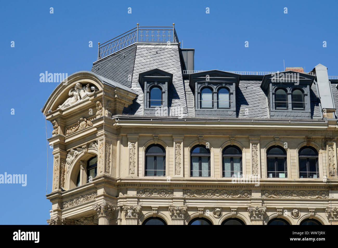 Alemania, Hesse, Francfort del Main, la Plaza de la Ópera, el impresionante edificio residencial y comercial del período neorrenacentista (1881), con fachada Foto de stock