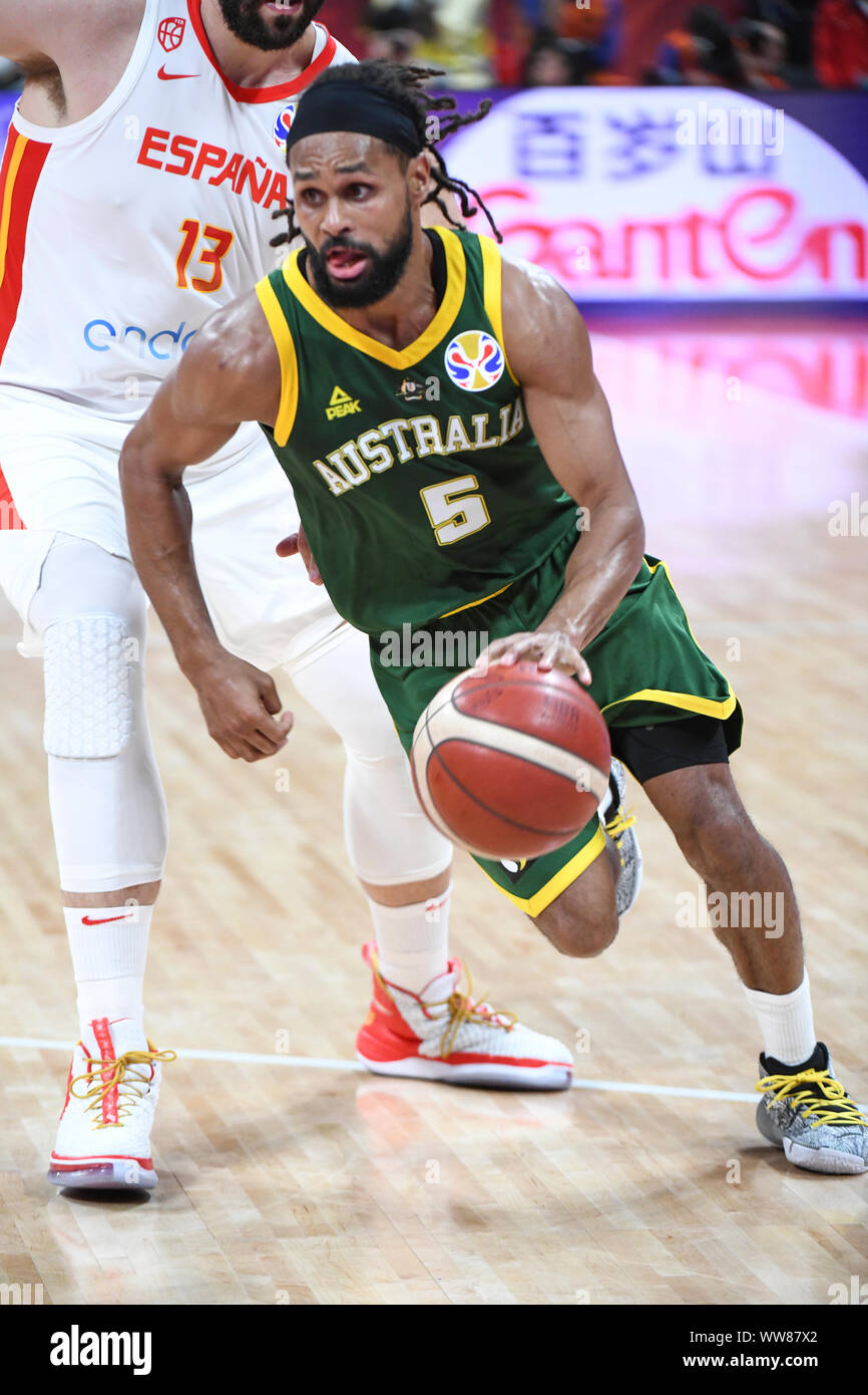Patty Mills (Australia) vs. España. Copa del Mundo de baloncesto FIBA China  2019, Semifinales Fotografía de stock - Alamy