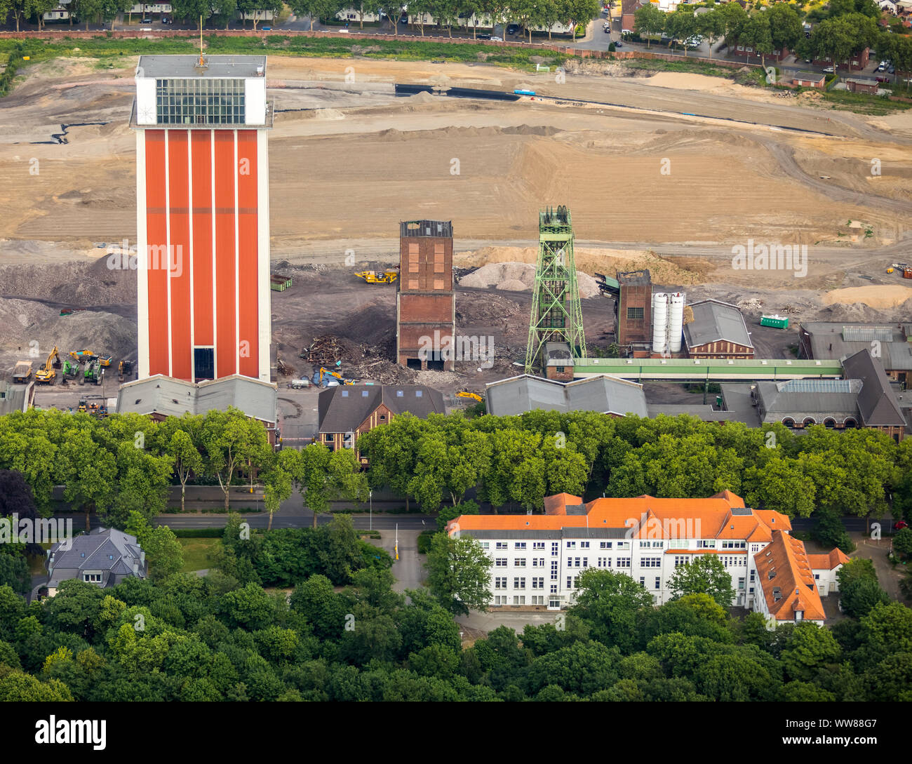 Vista aérea, de la headframe colliery Friedrich Heinrich Schacht 1/2 en Kamp-Lintfort, ex mina, Kamp-Lintfort headframe Friedrich-Heinrich occidental, Bajo Rhin, Renania del Norte-Westfalia, Alemania Foto de stock