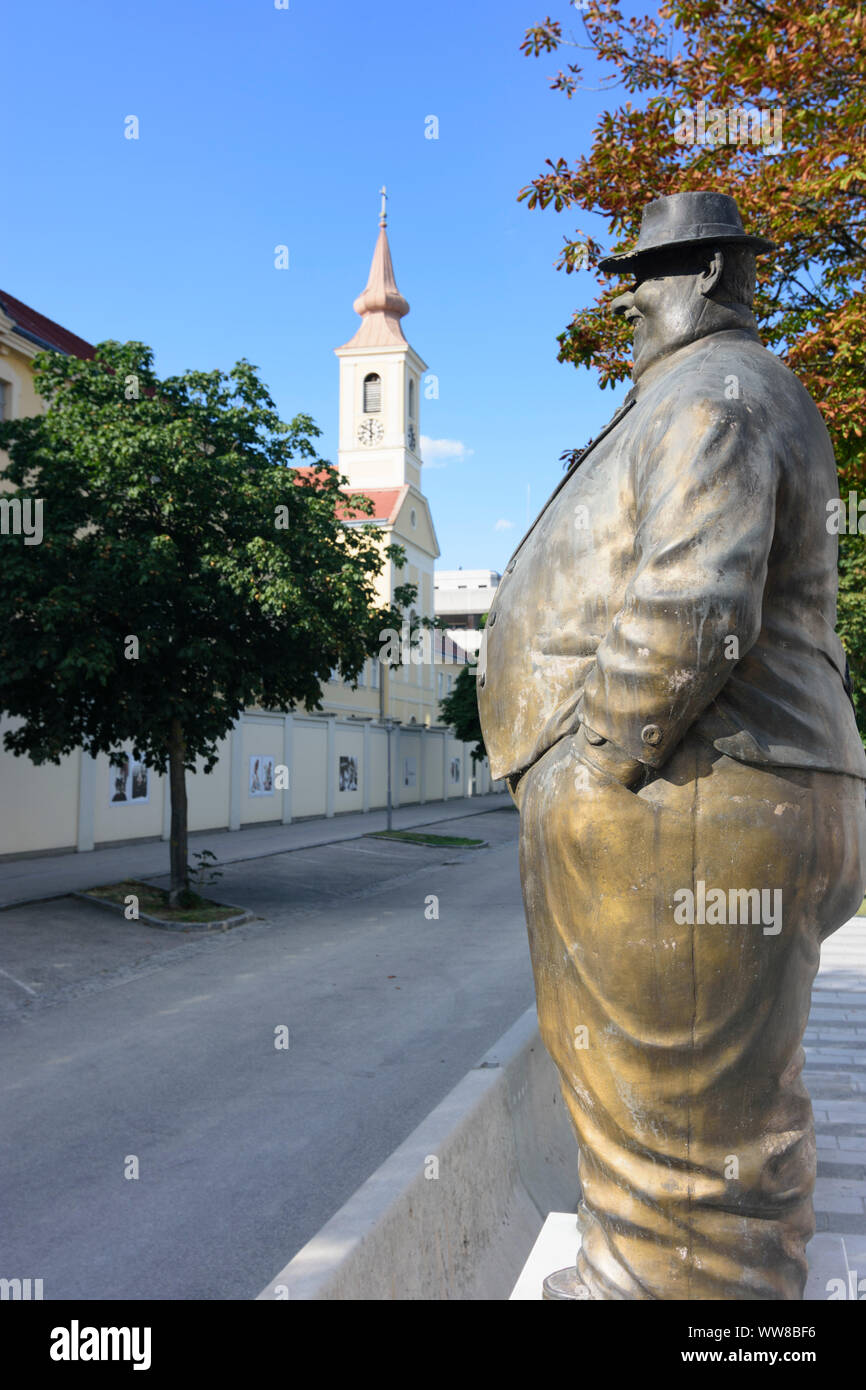 Krems an der Donau, la estatua delante de Karikatur Museum (museo de la Caricatura) busca Justizanstalt (cárcel) en el distrito Stein en Wachau, Baja Austria, Austria Foto de stock