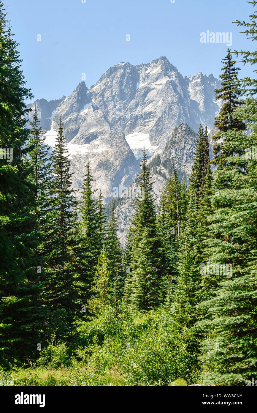 Mount Stuart en los lagos alpinos zona silvestre Foto de stock