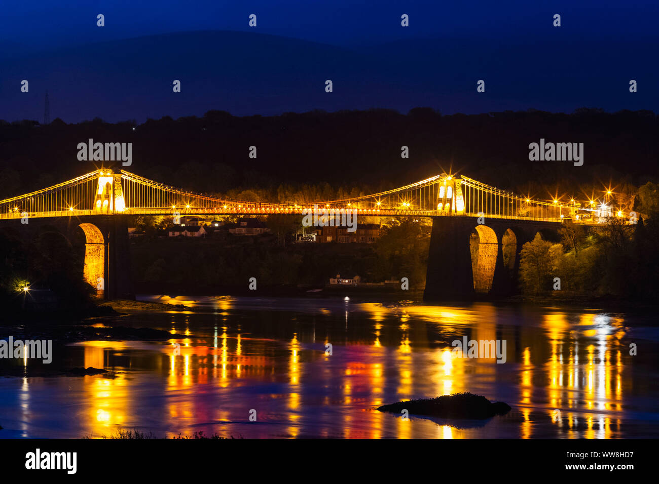 Gales, Anglesey, el Puente Colgante de Menai Foto de stock