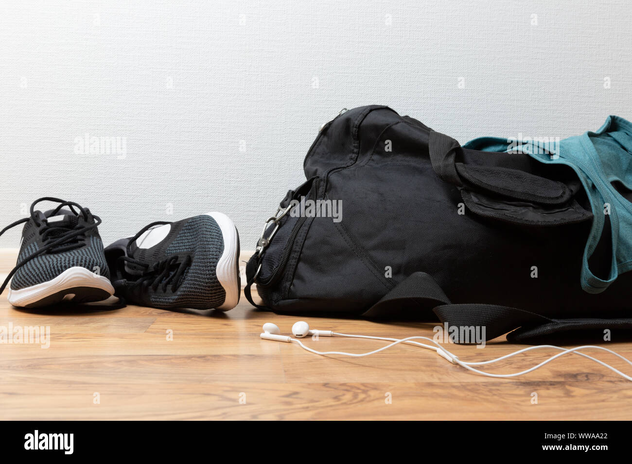 Bolsa de deporte y zapatillas de deporte Fotografía de stock - Alamy