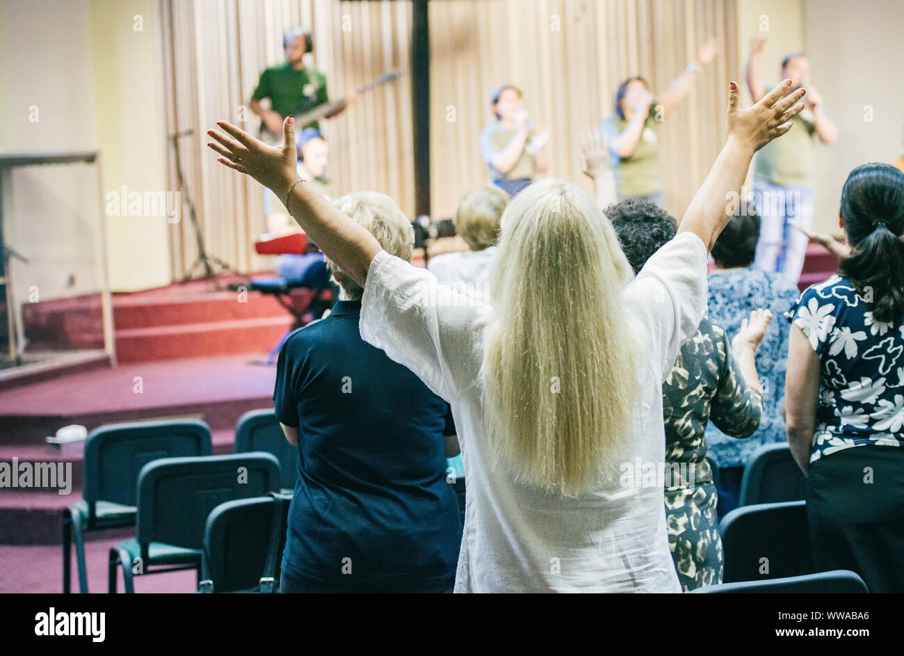 Adorando a dios fotografías e imágenes de alta resolución Página 3
