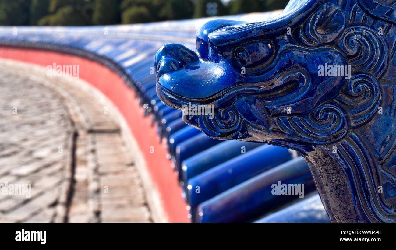 Dragón azul detalle de la decoración del Templo del Cielo altar, Beijing, China Foto de stock
