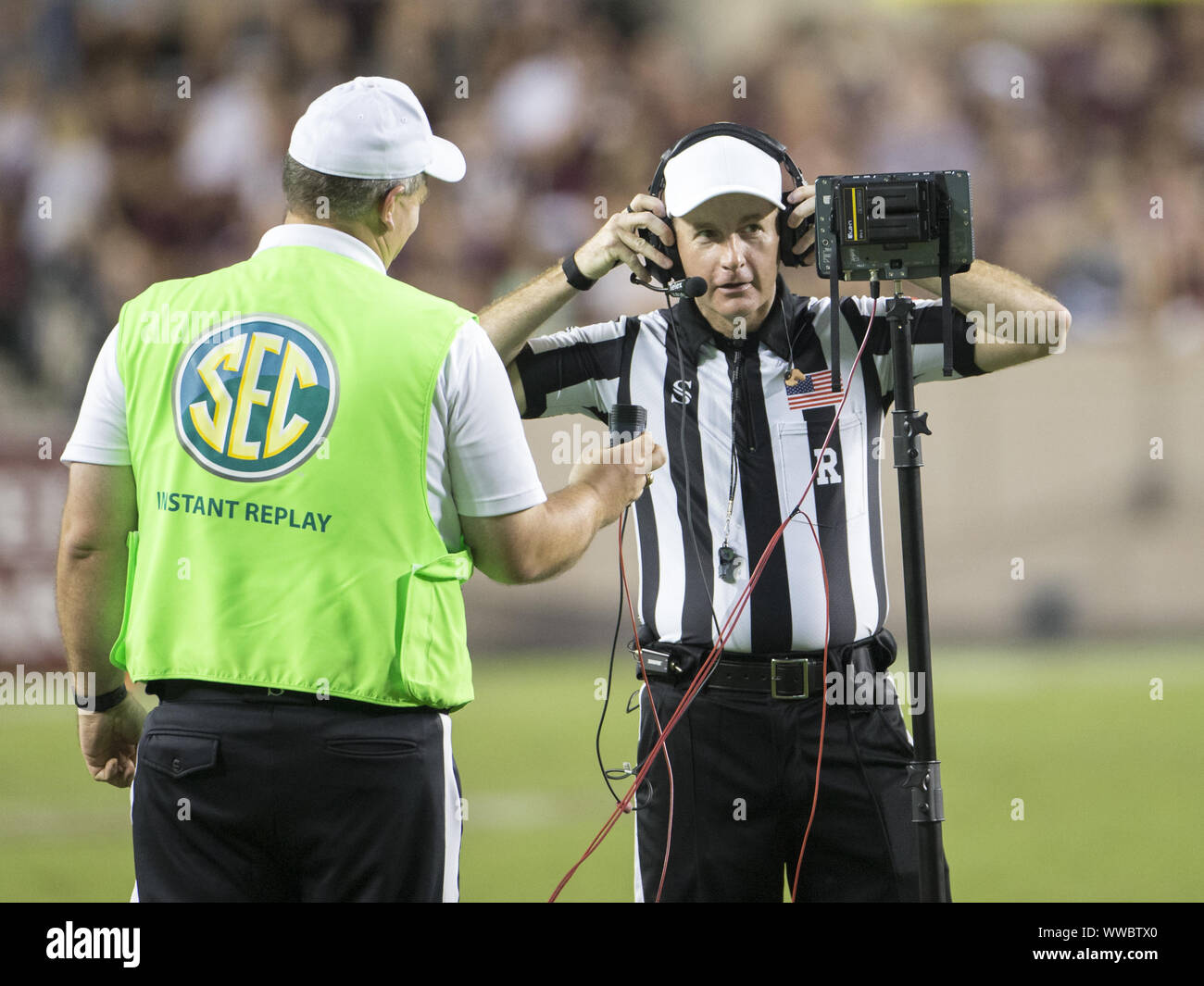 College football referee fotografías e imágenes de alta resolución Alamy