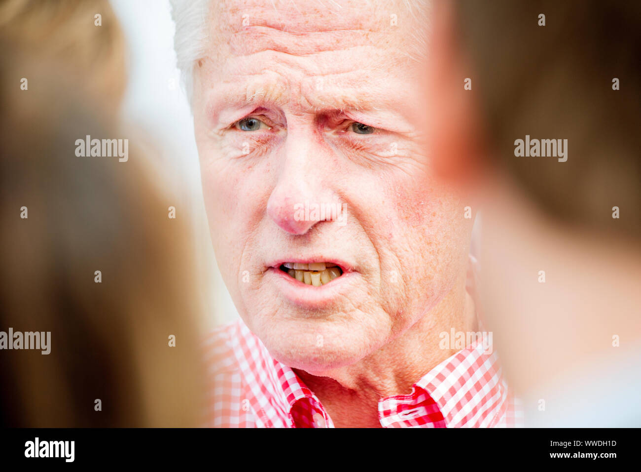 El ex presidente estadounidense Bill Clinton en la fiesta barbacoa anual auspiciado por el Senador de Iowa Tom Harkins. Las especulaciones alcanzaron un alto nivel que Hillary Rodham Clinton anunciaría su candidatura a presidente en 2016. Foto de stock