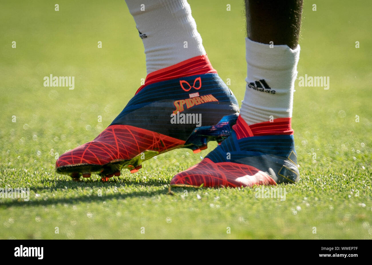 Botas De Spiderman Fotos e Imágenes de stock - Alamy