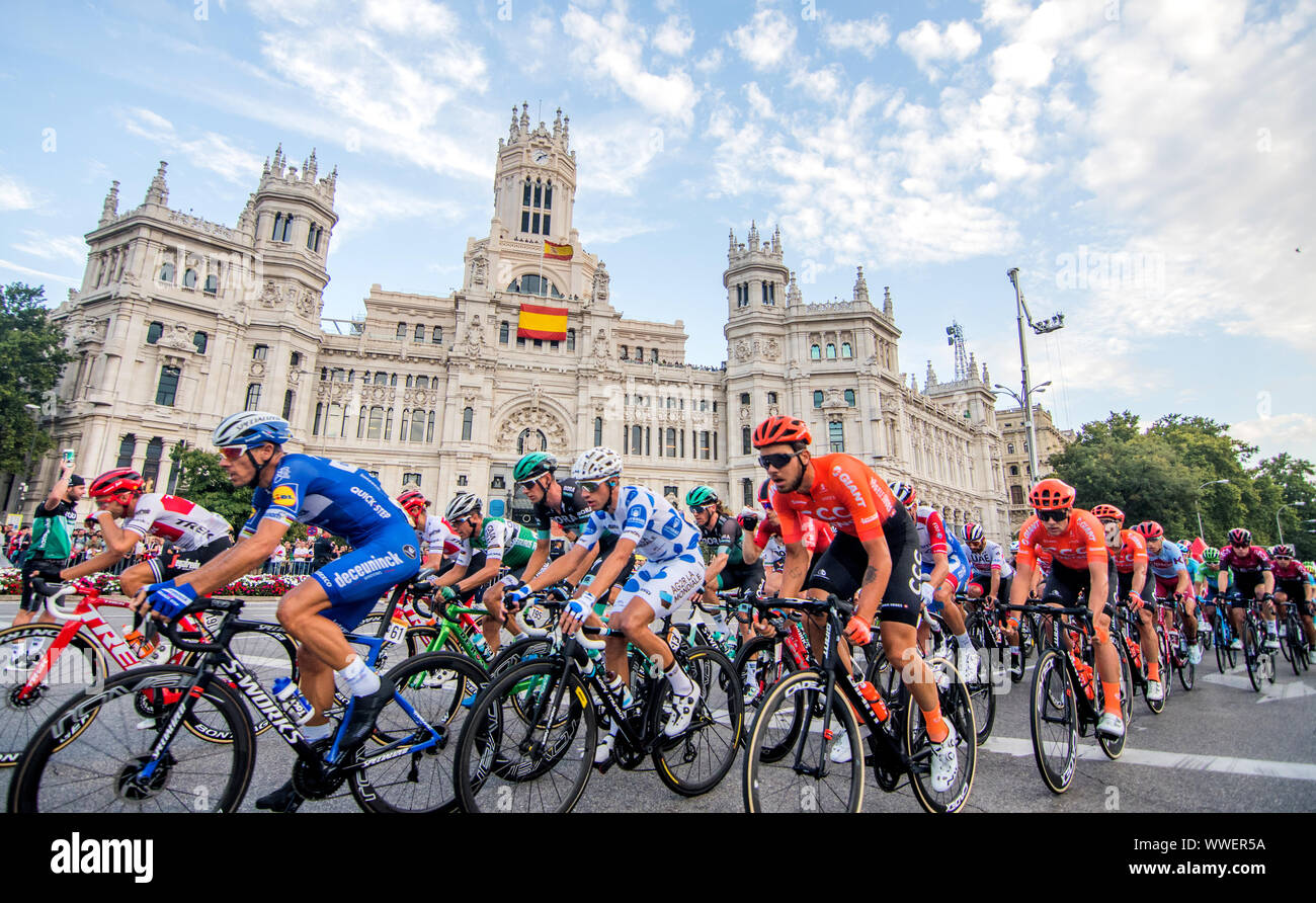 Madrid, España. El 15 de septiembre, 2019. Geofrey Bouchard (Ag2R La  Mondiale) paseos durante la 21ª etapa de la carrera ciclista 