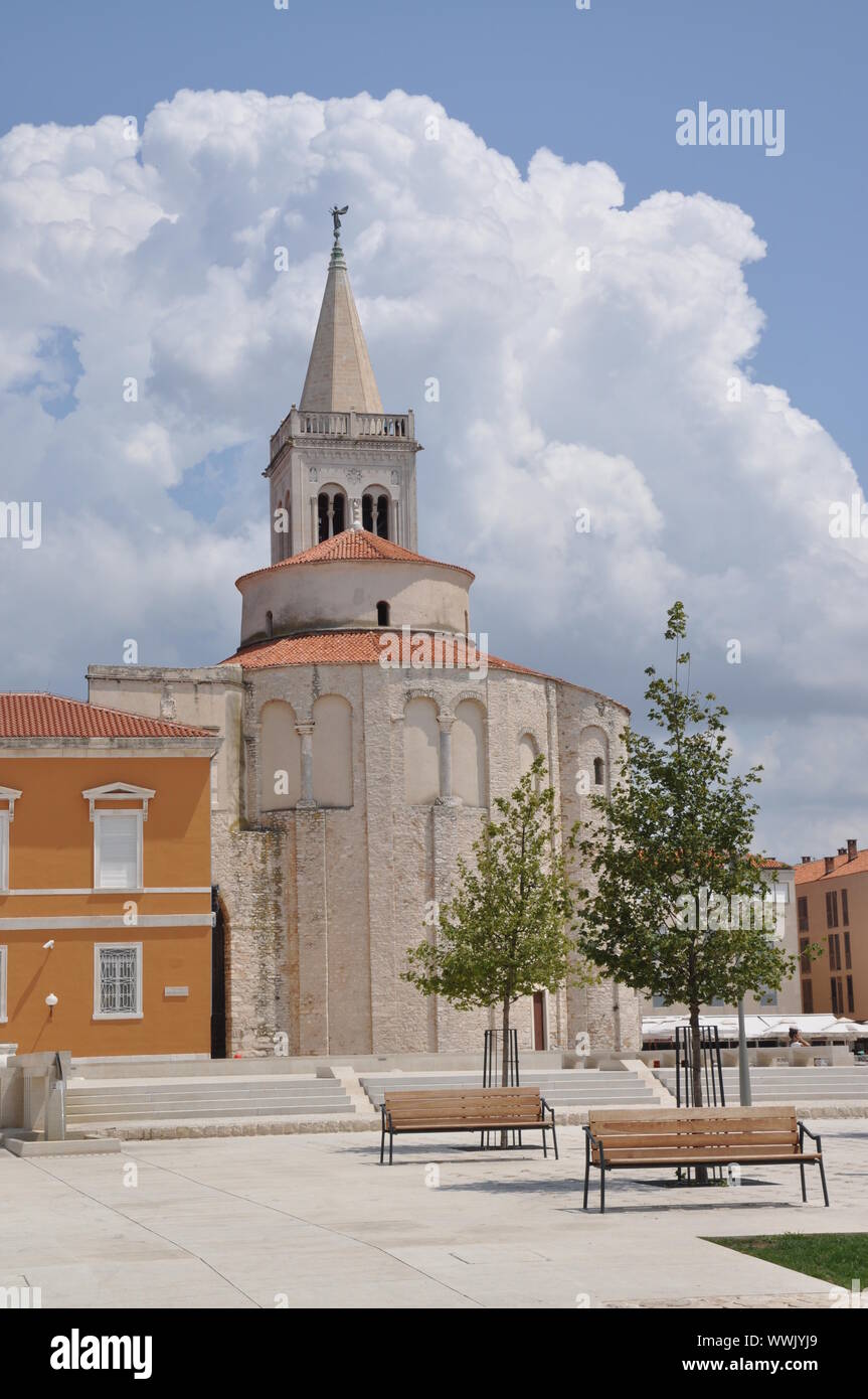 El Foro Romano y la Iglesia Donatus en Zadar Foto de stock