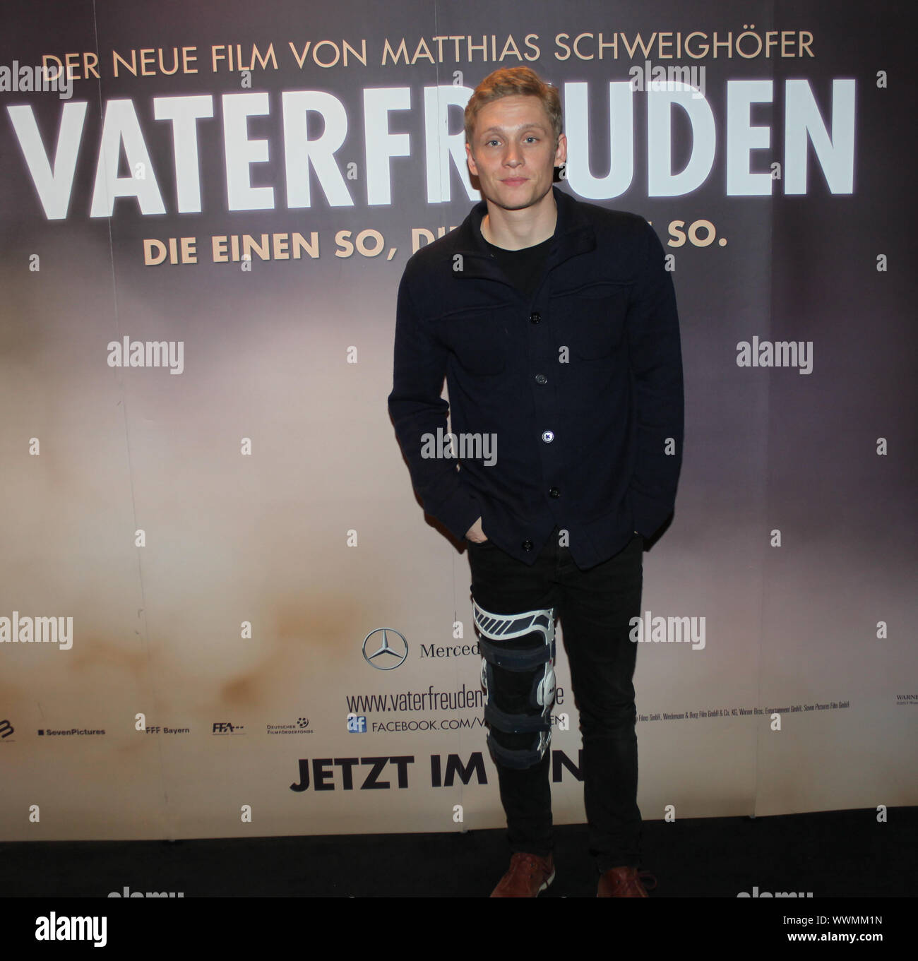 Schauspieler Matthias Schweighöfer bei der Premiere von Vaterfeuden am 6.2.2014 en Magdeburg Foto de stock